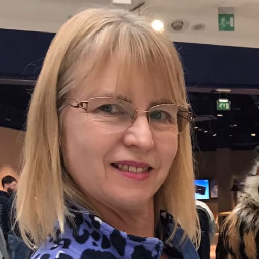 Dr Carolyne Smith